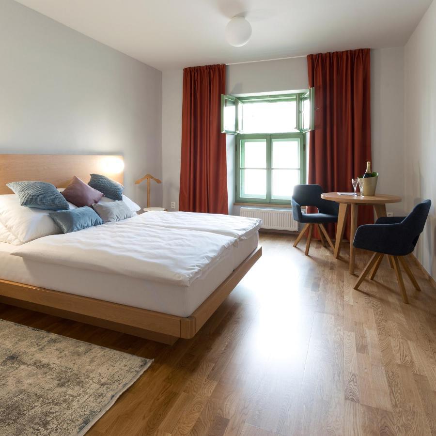 Hotel Tri Knizata 伊赫拉瓦 外观 照片